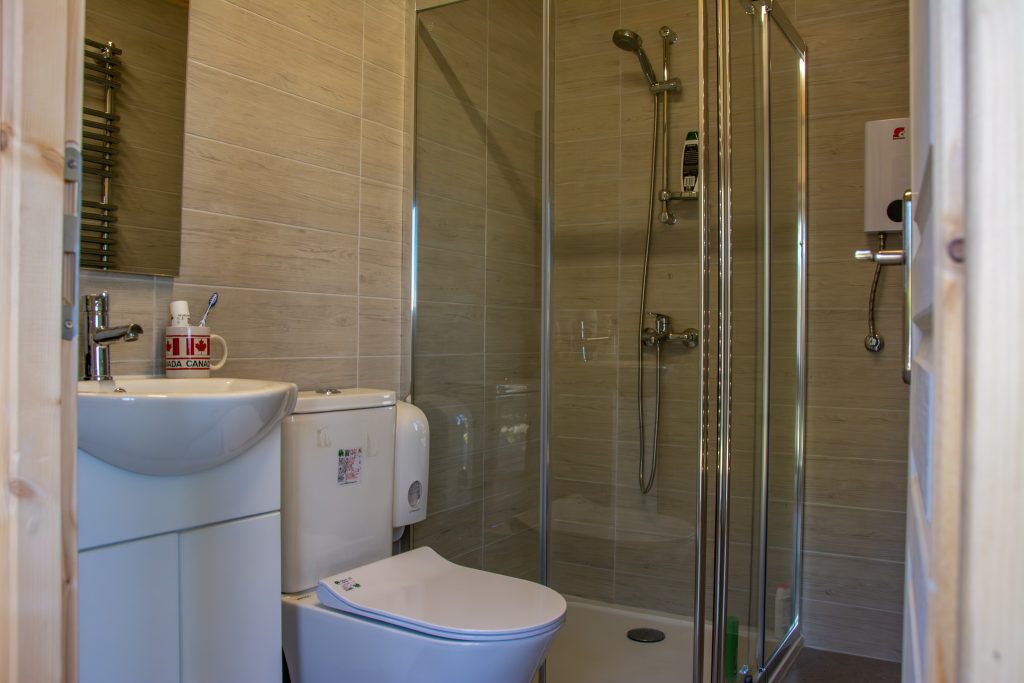 Guest room bathroom